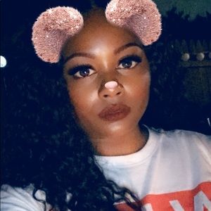 Meet your Posher, Latisha